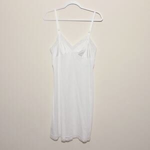 Vintage Vanity Fair Full slip White Size 34 Made in USA